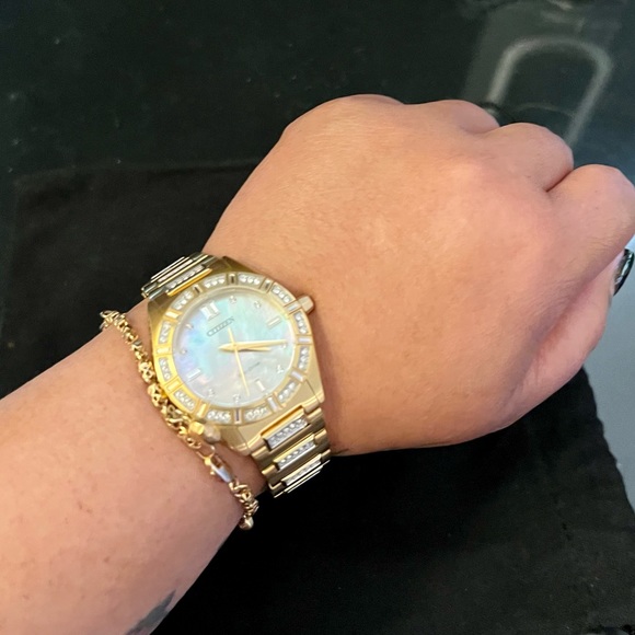 👑✅PRICE FIRM✅Beautiful Citizens Gold ECO-DRIVE Solar Watch. - Picture 13 of 17